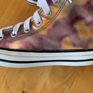 . Converse Hi top iridescent. Size 7 women’s never worn